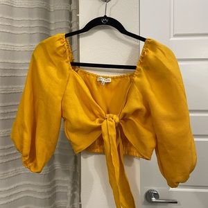 Half sleeve yellow/orange tie top